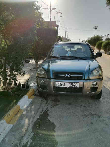 سلام عليكم هونداي توكسان مديل 2006 وارد خليجي سياره بيه قطعتين صبغ بنيد وجاملغ جهة السايق والباقي كفاله وجاهزه من كلشي وبسمنه سياره لاستفسار *********** السعر 105 وبيه مجال حك الجيه
