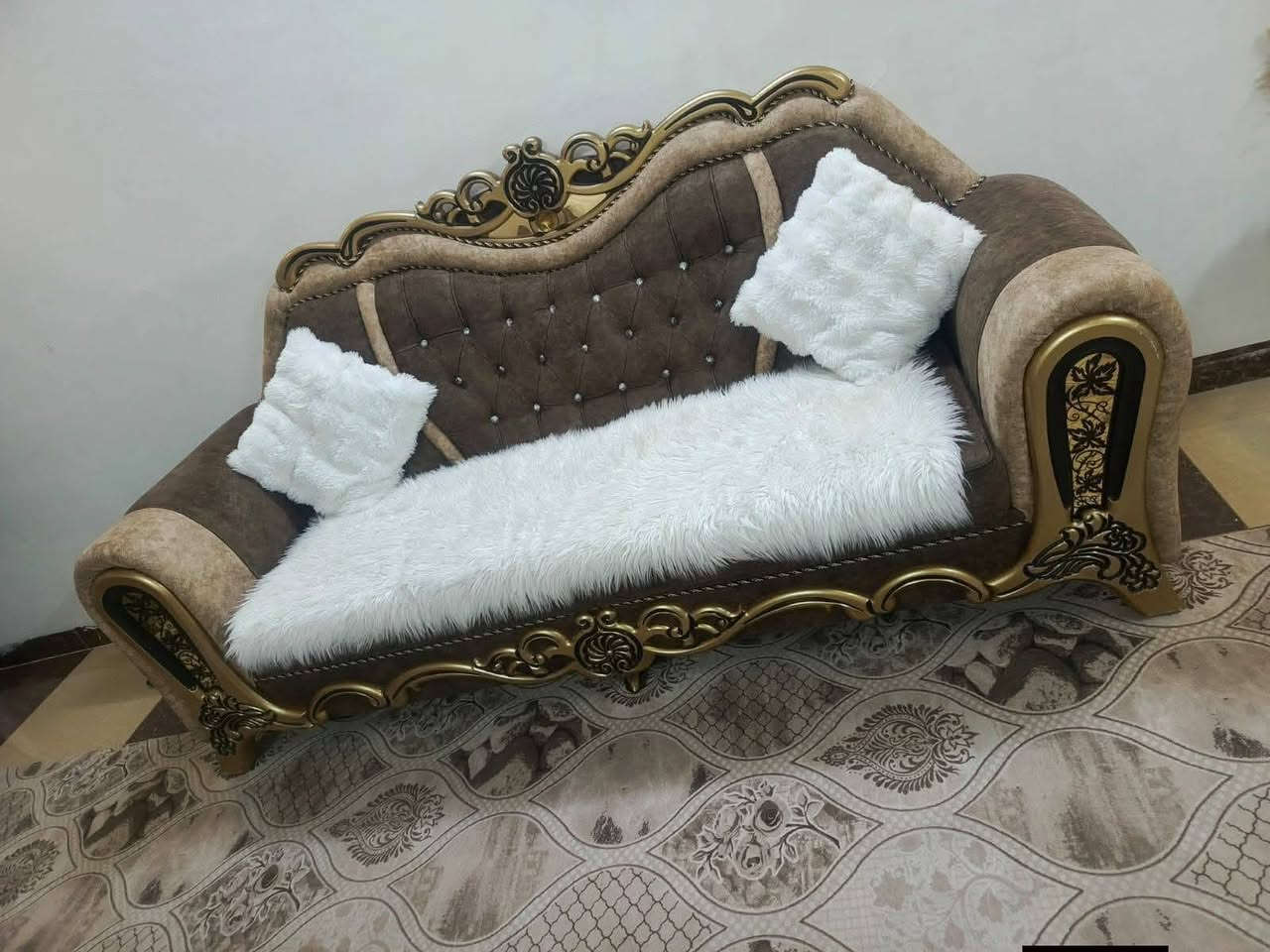 تخم قنفات ملكي 10 مقعد نضافه فول 2 كبار و4 ام النفر لونه يخبل شرط الاسفنج مابي لا كسر ولا شي
غرفه نوم ضخم 6 قطع نضيف حيل 
مال بيت لا مندوب ولا شي شراي اتصل 
(***********) واتس اب موجود او ماسنجر 
عنوان كركوك
