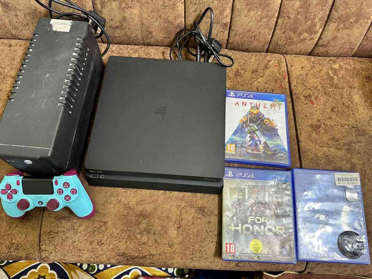 🔹 للبيع PlayStation 4 سلم – حالة ممتازة 🔹
• الجهاز يعمل بكفاءة عالية ولا توجد أي أعطال
• اونلاين
• سعة التخزين: 1TB
• يد تحكم أصلية ونظيفة
• جميع الكيبلات أصلية وكاملة
• 3 أقراص ألعاب (كما هو موضح بالصور)
• UPS سعة 850VA للحماية من انقطاع الكهرباء
• استعمال شخصي ومحافظ عليه
📦 البيع يشمل كل المذكور
💰 السعر: علخاص
📍 الموقع: بغداد / حي اور 
📞 للتواصل: ***********

