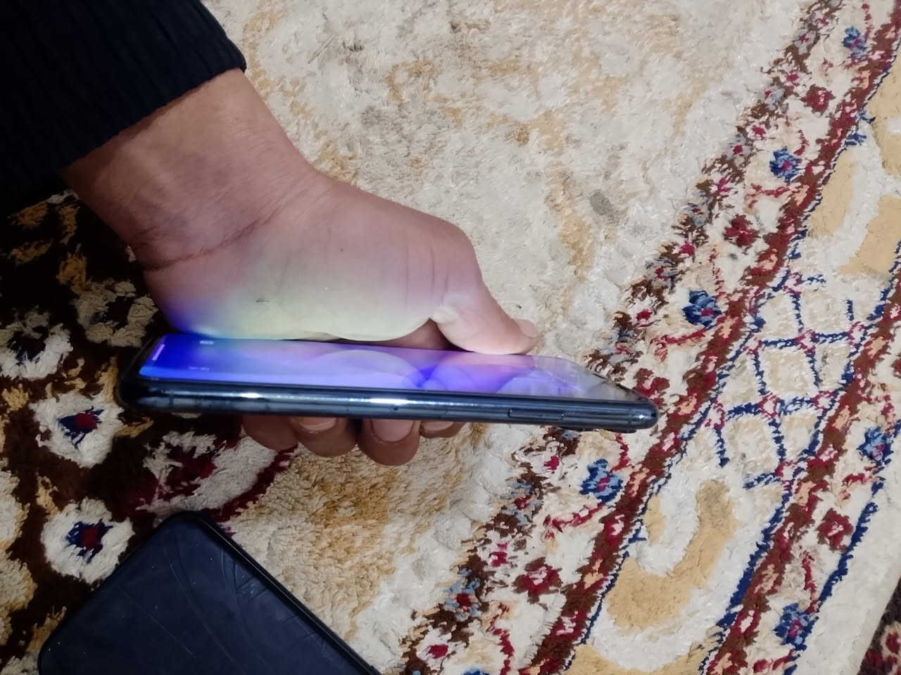 سلام عليكم لبيع ايفون 11بروم ماكس  ذاكرته 256بطاريه 100مبدله السعر 325وبي مجال *********** قير متواجد عل فيس
