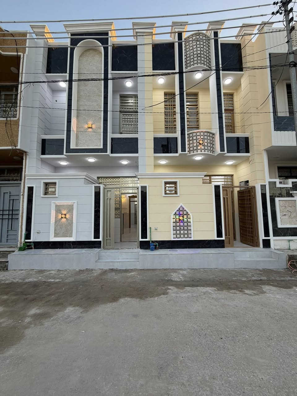 🏠 دار للبيع  في كربلاء المقدسة 🏠

فرصة مميزة للسكن في موقع حيوي وهادئ. يتوفر لدينا الآن دار بنظام (طابق ونصف) بناء طابوق جاهز للاستلام .

المواصفات والتفاصيل:

📏 المساحة: 50 متر مربع.

🏗️ التصميم: طابق ونص .

🛌 عدد الغرف: 2 غرف  نوم.

📹 المعاينة: يوجد فيديو خاص يوضح تفاصيل الدار من الداخل.

الموقع المميز 📍:

كربلاء - حي ذوالفقار (مقابل حي الامام علي  - سايدين الچاير - بالقرب من اسواق برتقاله).

للحجز والاستفسار:

يرجى زيارة المكتب أو الاتصال 
بـ مكتب سمو الملك : 
📞 ***********

📞***********
