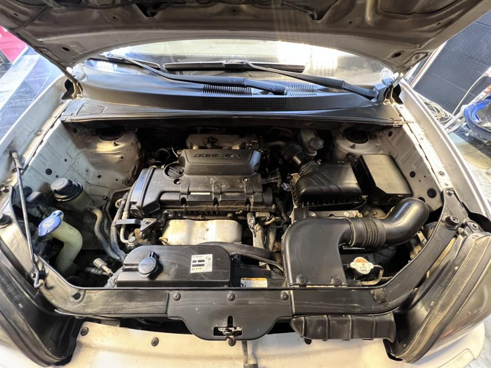 السلام عليكم 
توسان ٢٠٠٩ خليجي
دوش ٢٠٠٠
لون ابيض فتحة بالقمارة 
حدادية جديدة ،تبريد  
ماشية ٢١٢ كم
رقم بغداد انكليزي سنوية لل ٢٠٢٩
بيها صبغ بباب السائق 
العنوان الامين 
الاستفسار الاتصال ***********
