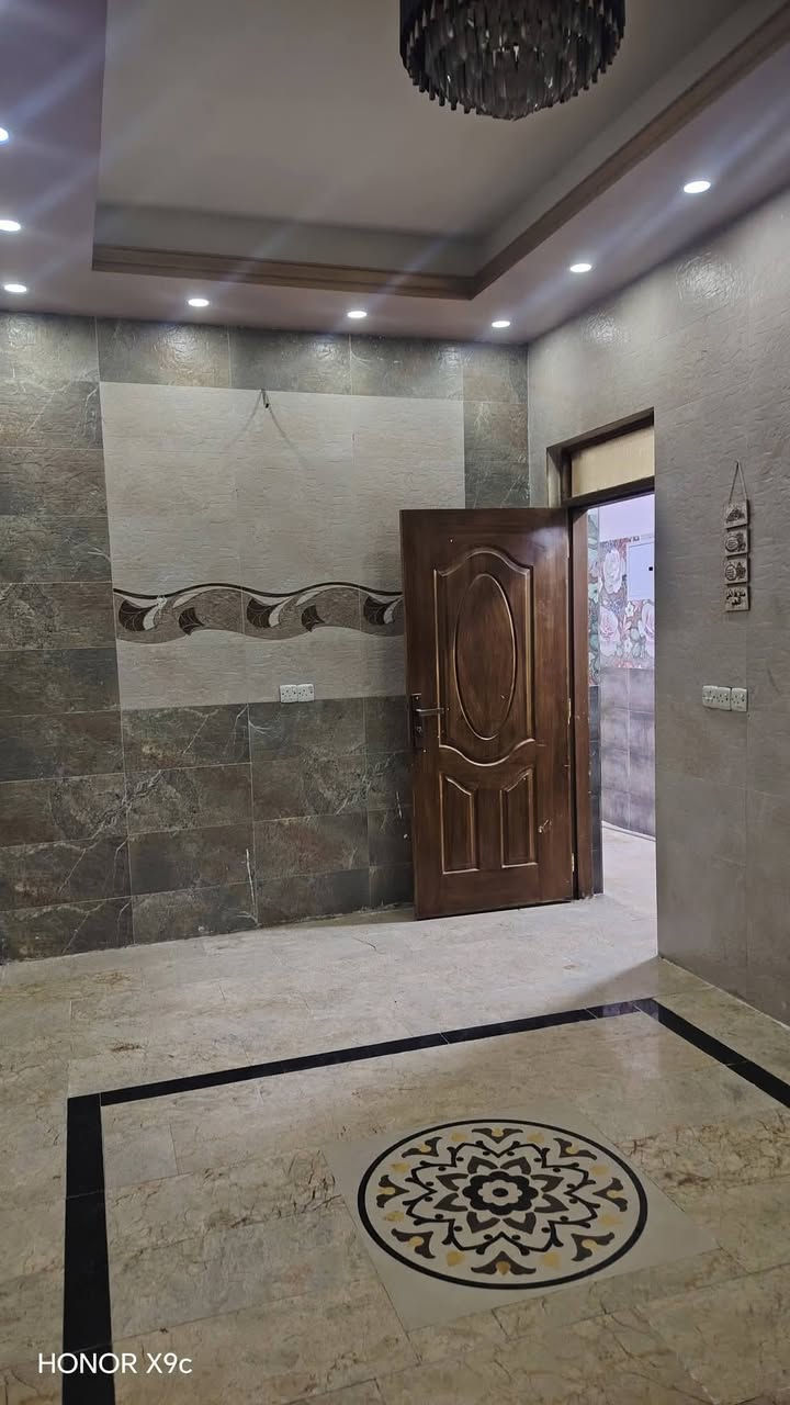 مشتمل 100 متر 3 غرف نوم  للايجار  العنوان سوق أميمة حي الشاب  الإيجار 750 أول شهر مع دلالية 750 واتساب ***********
