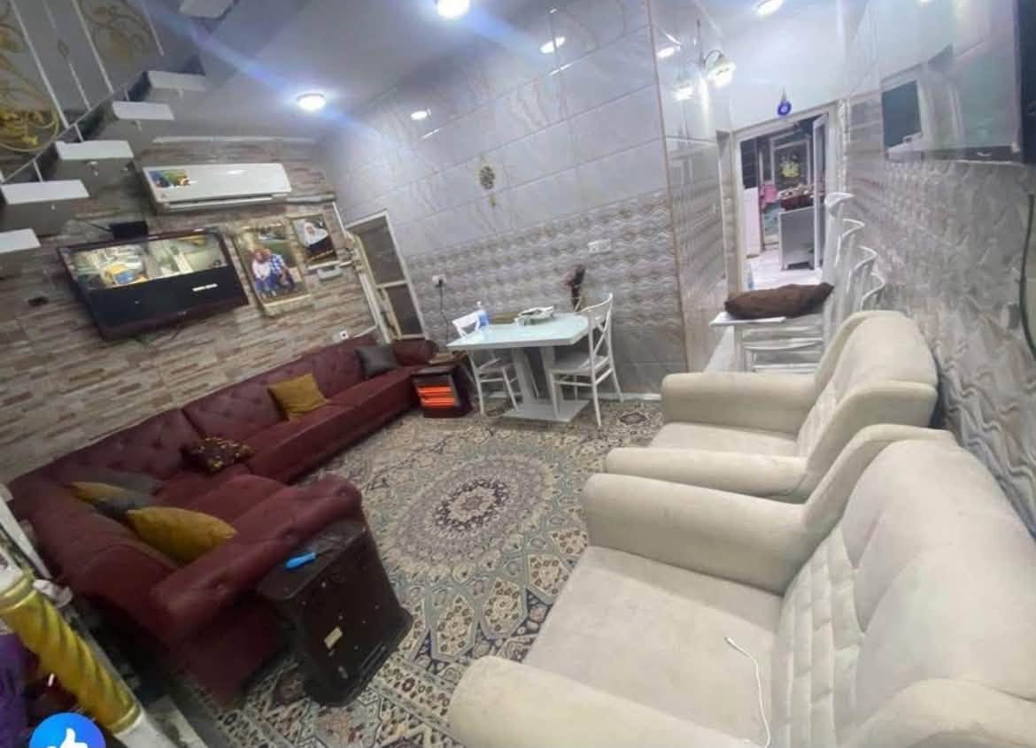 الدار للبيع
المساحة ١٠٠م٢
الواجهة ٥ النزال ٢٠ 
الدار حديث ونظيف جدا 
الطابق الارضي استقبال كبير وحولي وغرفة مستغلة مطبخ مع حمام كبير وترك خارجي من جهتي المطبخ والحمام وحمام خارجي
الطابق الثاني غرفتي نوم مع حمام كبير
والطابق الثالث غرفة مع خدمات مع بيتونة ومخزن خارجي وبسطحين
الحولي مفتوح السقف للطابق الثالث 
الارضية مرمر والجدران حجر وسيراميك 
الواجهة حجر مع ديكور مرمر 
الدار مسلح وبمتانة 
العنوان الحرية دور نواب الضباط محلة ٤٢٤ زقاق ٧٠ 
الدار مواجه لفضاء


**إذا كنت صاحب هذا الإعلان وتريد حذفه لأي سبب، رجاءا أرسل رسالة إلى الدعم الفني**