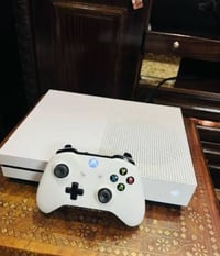 جهاز إكس بوكس وان اس للبيع لا مفتوح ولا مصلح ماخذه جديد مع يده وحده ال...