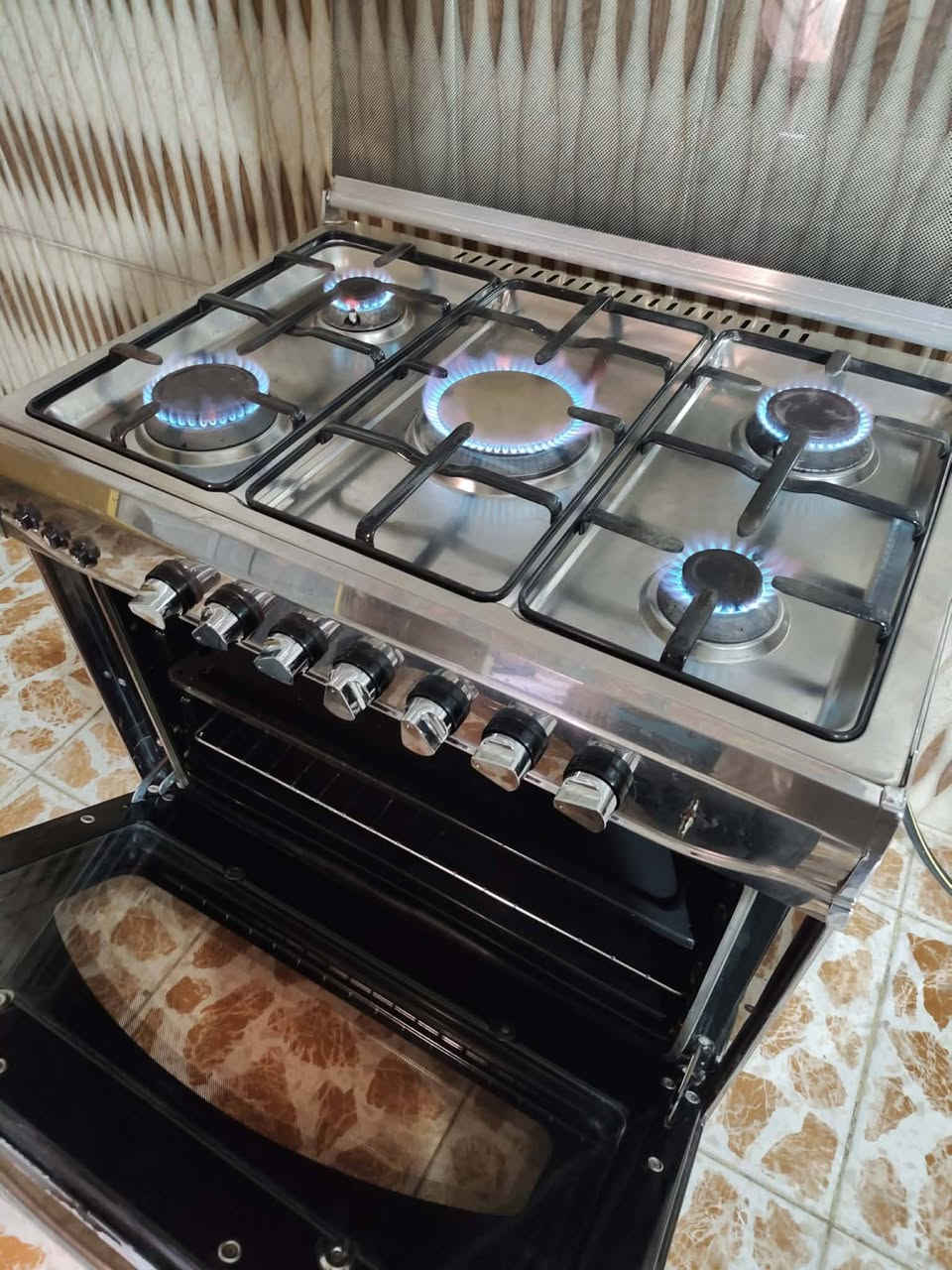 طباخ مصري يونفرسل سعره 240 وبي مجال 
يوجد توصيل بالاجرة المكان الدورة


**إذا كنت صاحب هذا الإعلان وتريد حذفه لأي سبب، رجاءا أرسل رسالة إلى الدعم الفني**