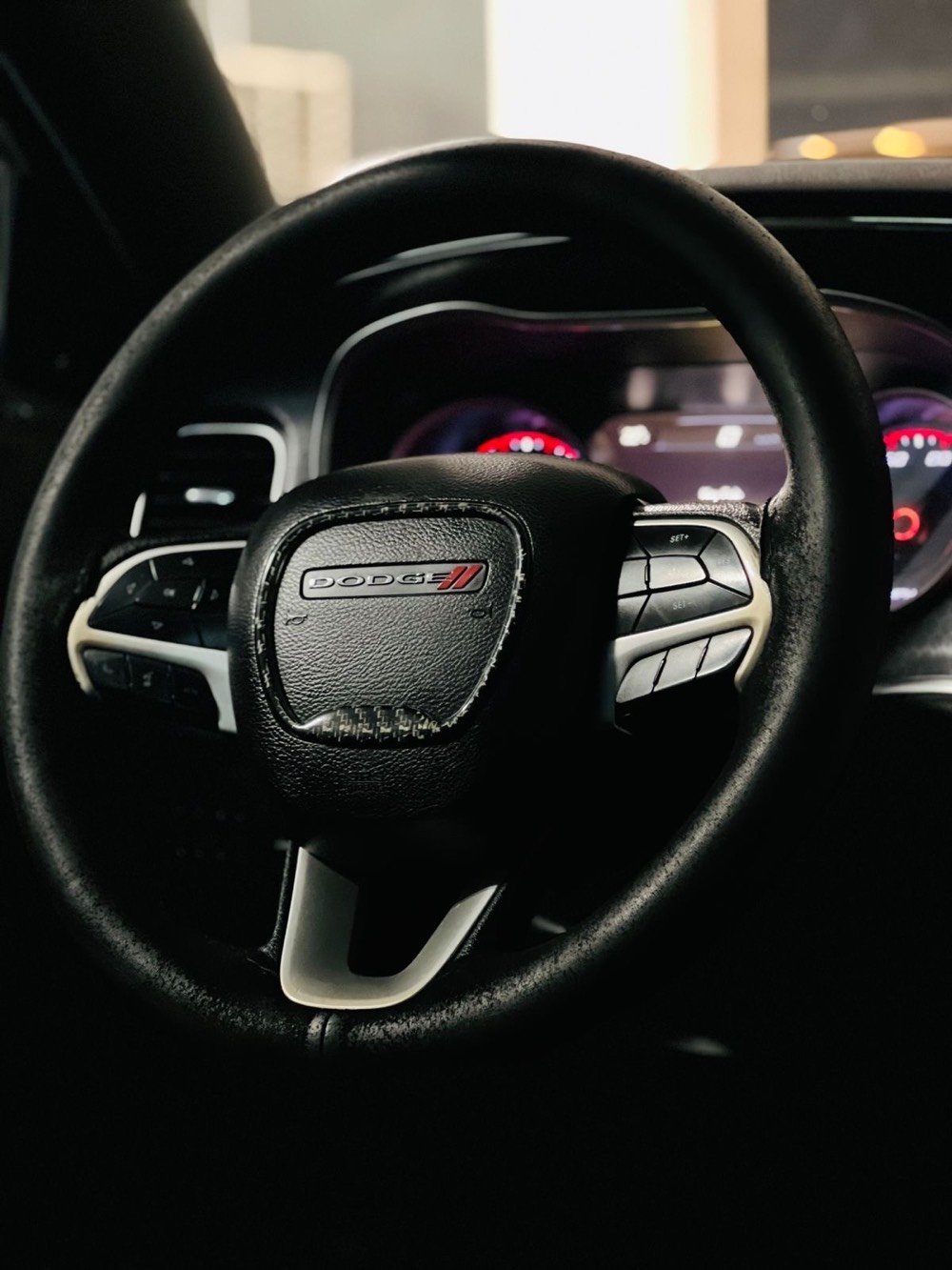 Dodge charger موديل ٢٠١٨ 
رقم بغداد باسمي حادثها ثلاث قطع اماميه 
مكينه ٣٦٠٠ 
مكينه كير مكفولات 
ماشيه ١٦١ ميل  استخدام شخصي
مواصفات sxt المعروفه 
مكان السيارة نجف 