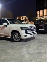 ‏للبيع لاندكروز  (2024  ساز اصل  باب اول ام تطبيق   ام الضمان لون أبيض...