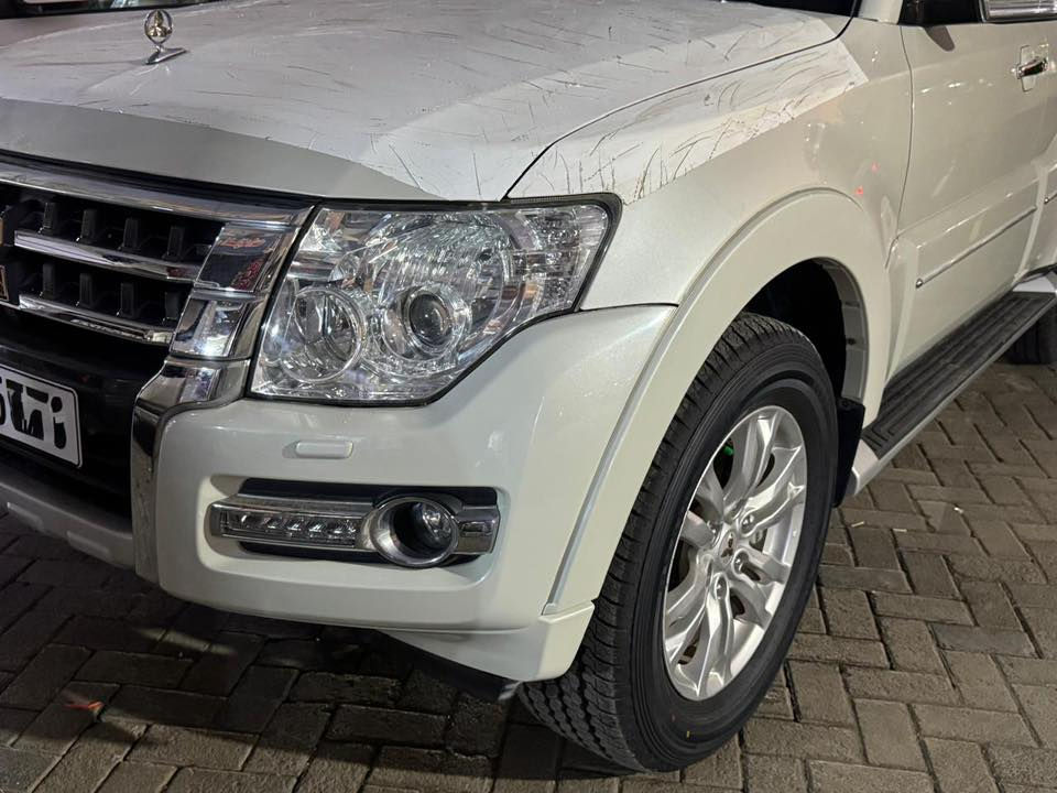 باجيرو 2020  علامة الذهبية
رقم بغداد بسمي هزة وسنوية 2031

الفابلون كلة رفعته منها 

حبتور فول 
فول مواصفات
السيارة كلش جديدة مكفولة  صبغ بارد كير محرك كلهن شركة
علامات ذهبية 
دمام خلفي
فتحة سقف
كشنات راس الارنب
كشنات جلد وكهرباء
داير ايرباك
داخل صاج 
فول تحكم ستيرن
ويل حجم 18 
مكينه 6 سلندر 3800
شاشة كبيرة
حساس خلفي 
كامرة اصلية
بلوتوث
اشارة بالمري
كشنات 7 راكب
تبريد منفصل 3 قطع
لايتات زنون
زراك لايت
لد نهاري 
مري شفط 
ثلاجة
مكفولة صبغ بارد شخط
***********
