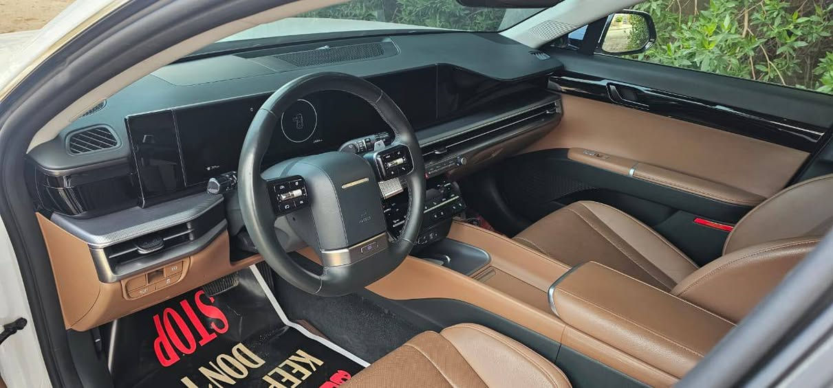 ازيره موديل 2024 خليجي 
مكفوله من الصبغ والبارد ماشيه 20 الف كيلو 
شركه القلم فول موصفات فتحه سقف بصمه تشغيل شاشه متصل صندوك كهرباء جلد كشنات كهرباء كشن حار بارد شفتات استيران توقف ذكية استيران كهرباء شاحن واير ليس لد امامي وخلفي مكينه 3500 6 سلندر تنفس طبيعي 4كامرات رادار امامي وجانبي ونقطه عمياء يدات الخارجيه ترحيب ولمس هواي بيها بعد موصفات 
مكاني بغداد شارع فلسطين
 الرقم ***********
