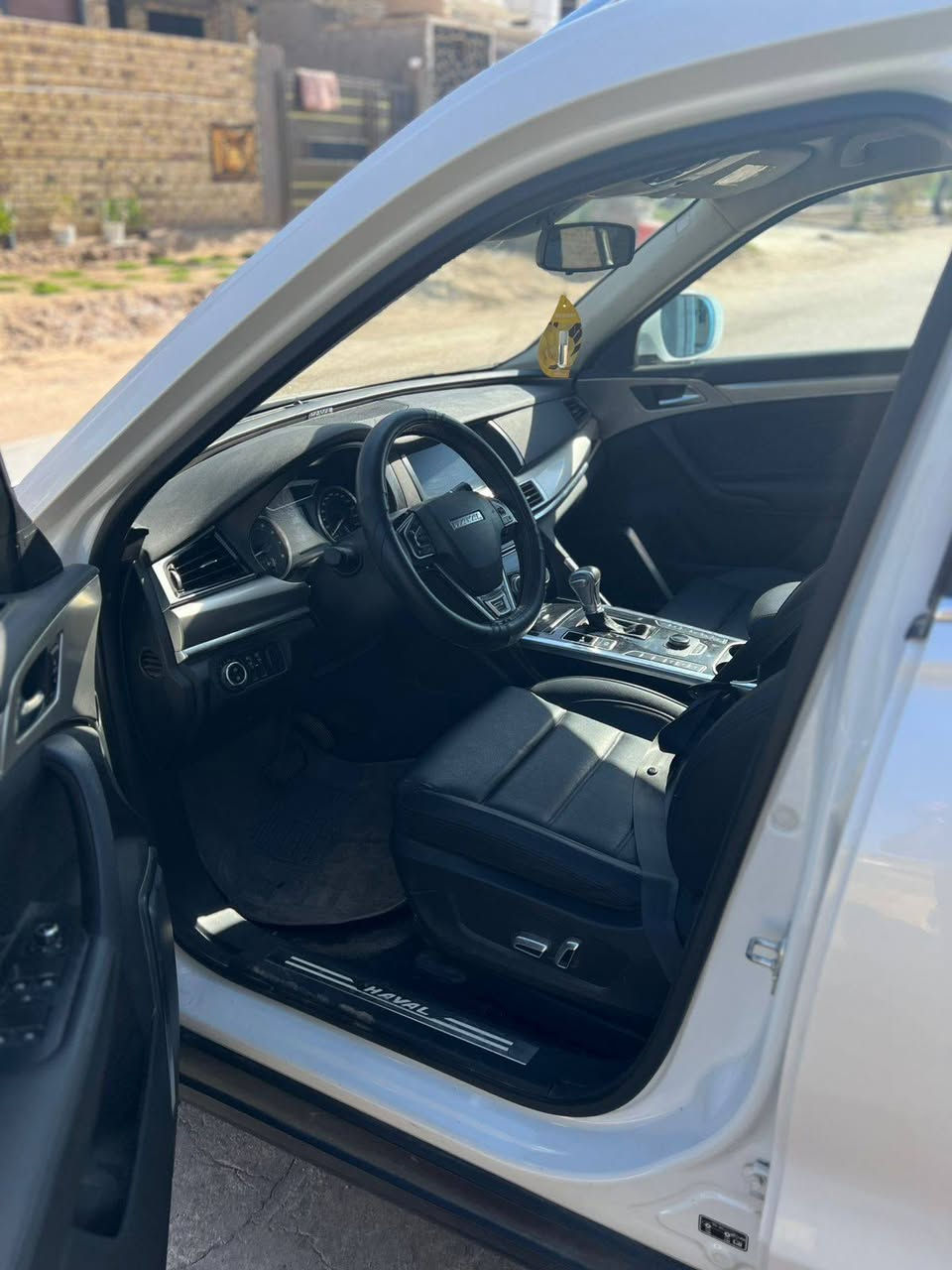سلام عليكم هافال 2018 H7L

فول مواصفات 

شاشة كبيرة للوسائط

و شاشة الكترونية كبيرة للعدادات و اعطال السيارة تكدر تغيرها 3 اشكال

تحكم ستيرن

3 قطع تبريد منفصلة

محرك 2000 تيربو 

حساسات 360 درجة

بلوجكترات متحركة مع العجلات

جامات تنزل و تصعد من الرموت 

3 انظمة قيادة سبورت ايكو عادي

مازس تحكم بلوسائط

مري شفط و اشاير بلمري

مرقمة بغداد

مكان السيارة بابل قضاء القاسم

الرقم ‭*********** حلة, بابل
