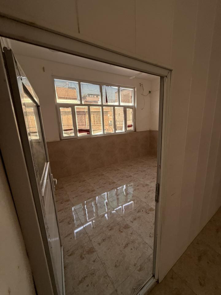 قاعة للايجار المساحة ١٠٠ متر
العنوان /عواشة مقابل اسواق مثنى
للاستفسار 
***********
تصلح عيادة او مكتب او صالون
