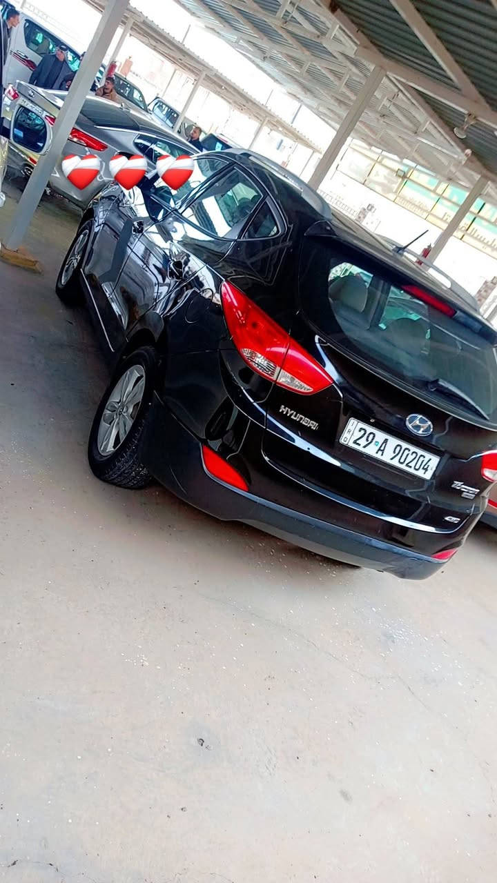 السلام عليكم هونداي توسان خليجي موديل ١٣ محرك ٢٤٠٠ دوش سياره ماشيه ٢٠٠٠ الف رقم واسط انكليزي بسمي بيه ٣قطع رش بدون حادث وقبل الصبغ مصورهن عندي السياره كلش حلو السعر ١٢٥ وبيه مجال قليل مكاني كوت للبيع أو مراوس ***********
