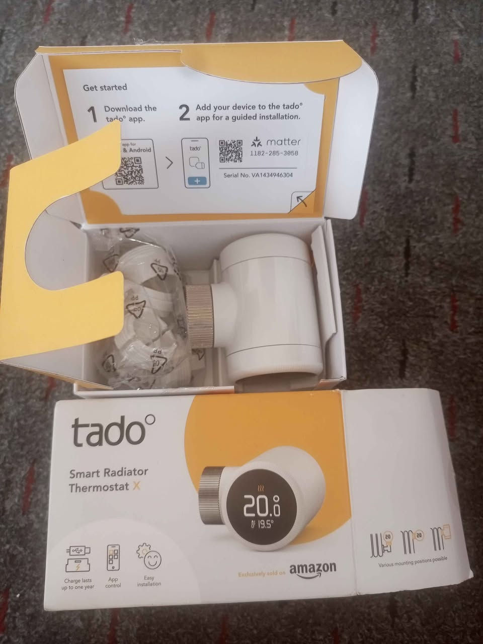 ، وهو عبارة عن ترموستات ذكي مصمم للتحكم في رادياتيرات (مشعات) التدفئة بشكل فردي وفعال. 
Amazon.co.uk
Amazon.co.uk
 +1
أهم المميزات:
توفير الطاقة: يساعد في تقليل استهلاك الطاقة وتكاليف التدفئة بنسبة تصل في المتوسط إلى 22%.
التحكم الذكي: يمكن التحكم في درجة الحرارة لكل غرفة على حدة عبر تطبيق الهاتف أو الأوامر الصوتية باستخدام المساعدات الذكية مثل (Alexa, Siri, Google Assistant).
عمر البطارية: تدوم شحن البطارية لمدة تصل إلى عام كامل.
سهولة التركيب: مصمم ليتم تركيبه ذاتياً بسهولة خلال دقائق معدودة.
معيار Matter: يدعم معيار Matter، مما يسهل توصيله مع أجهزة المنزل الذكي الأخرى. 
Amazon.co.uk
Amazon.co.uk
 +3
معلومات إضافية:
التوافق: يرجى ملاحظة أن منتجات tado° X غير متوافقة مع إصدارات tado° V3+ أو الإصدارات الأقدم. دهوك, العراق


**إذا كنت صاحب هذا الإعلان وتريد حذفه لأي سبب، رجاءا أرسل رسالة إلى الدعم الفني**