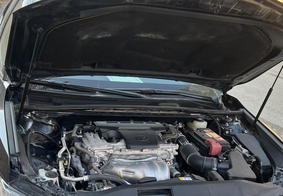 كامري خليجي GLE 2020 فول مواصفات بانزين فقط مو هايبرد محرك 2500 (بدون طاحونة) رقم بغداد الجديد ب اسمي ماشية 74 مواصفات فتحة ودبل بصمة وكامرا وشاشه وحساسات امامي وخلفي ايرباكات 8 
بيها كرده بسيطة ببغداد مبدل جاملغ امامي نفس اللون مطابق اصلي وبيها بارد اماكن ع كد شبر
بجم كبس بدوه ايرباك بدون اي دواخل فقط كرده بسيطة
سعرها 188 قفل
مكاني بغداد 
الشراي يتصل ***********
