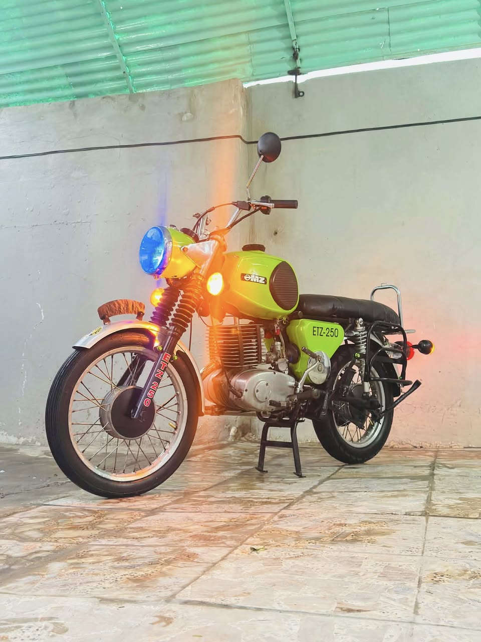 السلام عليكم جنايه  ماطور 81  بدون كلشي خير من الله كهربائيات كلهةجديده ومكينه كصه 3 تانكي وصفاحيات صبغه جديده بي لحيم جوه الكشن صوب واحد والخشم لحيمه مرتب كلهة جديده وتعمير 
*********** سعر الماطور 850  مكاني نجف حيره
