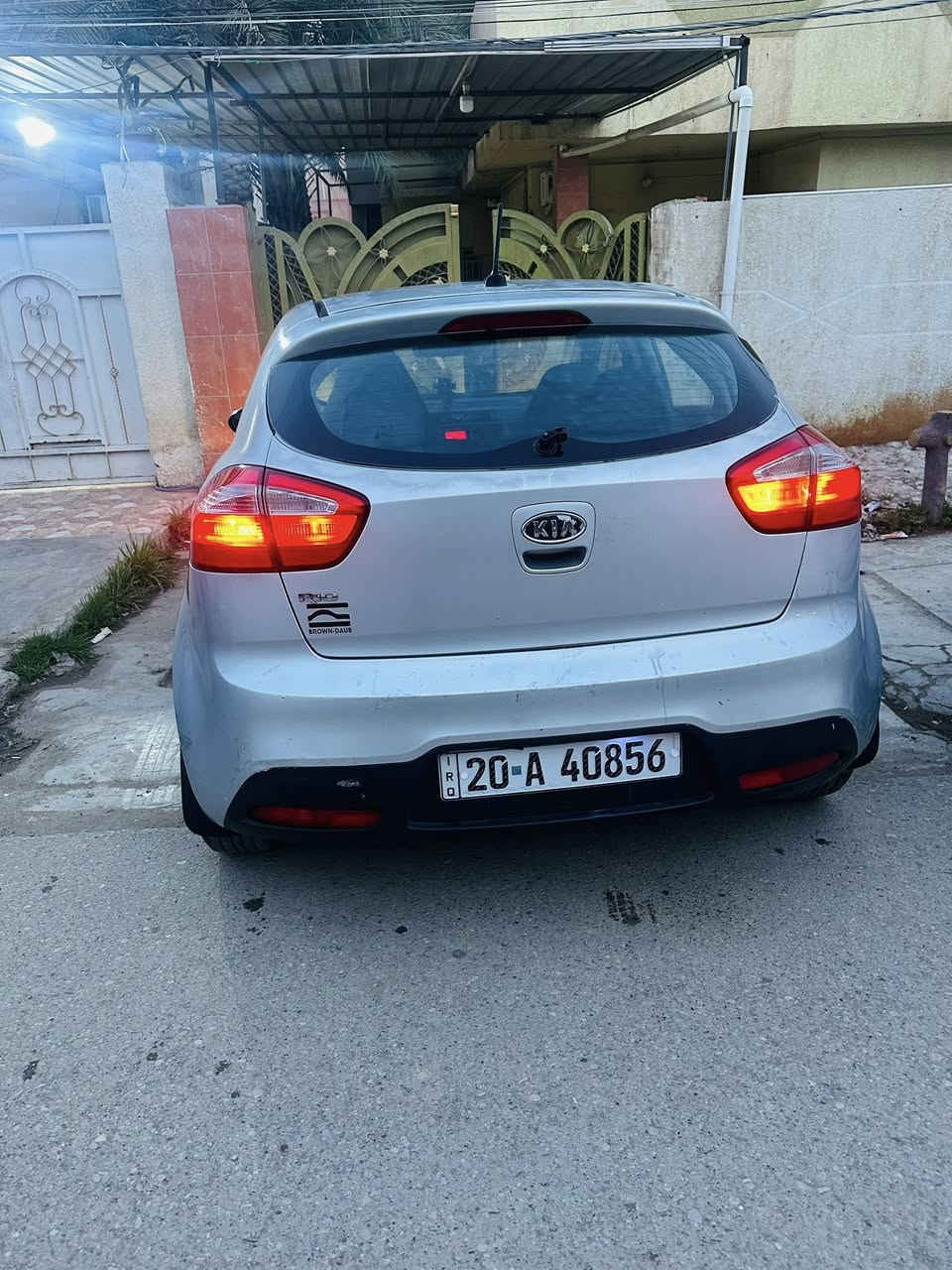 السلام عليكم 
ريو 2012 وارد امريكي هاج باك 
رقم ديالى 20 انكليزي 
سنويه مشروع وطني شرط التحويل 
محرك 1600 
محرك وكير جيد 
سياره حلوه وكامله 
تبريد 
صدر جيد 
تخم تاير 
داخله كلش نضيف 
ليبل واحد بيها 3 قطع صبغ فقط 
بدون ارباك وصور امريكا  ضررها كلش بسيط والسونار موجوده بالمنشور 
 السعر 78 وبيها مجال 
‭0771 368 5233‬
***********
العنوان ديالى الخالص هبهب
