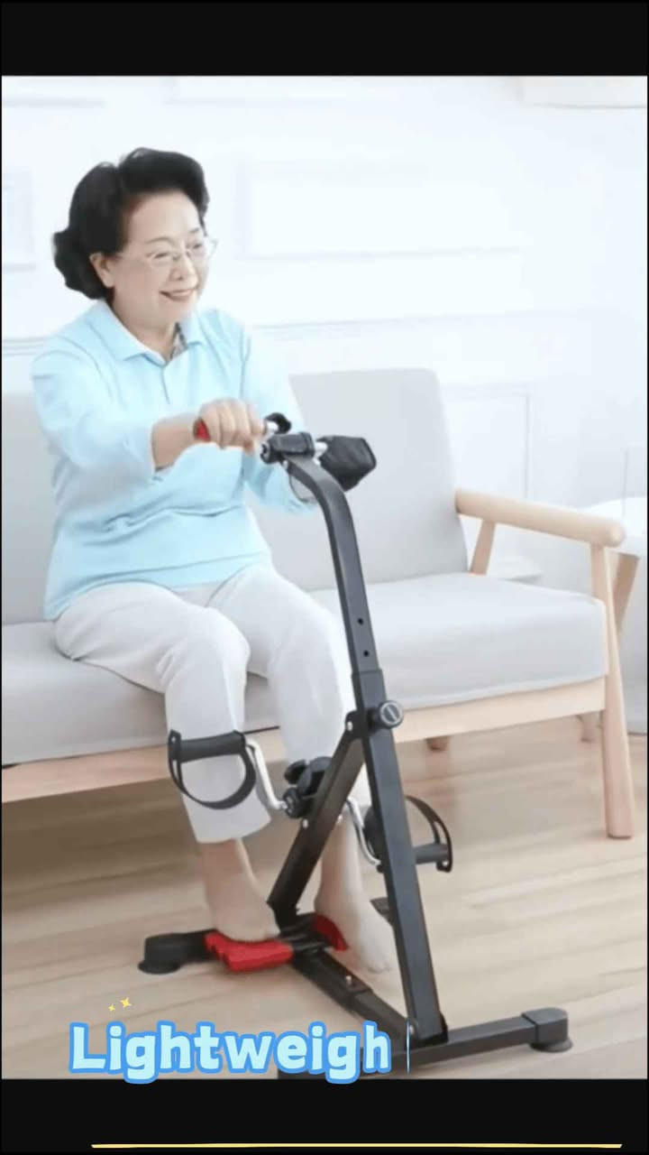 جهاز تمرين اليد والرجل الكبير – ارتفاع 90 سم

الاستخدامات

تمرين اليدين والقدمين داخل المنزل بدون الحاجة لأي أجهزة كهربائية.

مناسب لإعادة التأهيل وتقوية العضلات لكبار السن أو أصحاب الإصابات.

مثالي لتمارين اللياقة الخفيفة وحرق السعرات وتنشيط الدورة الدموية.

يساعد على تقوية عضلات الذراعين، الأكتاف، الساقين، والفخذين.

مناسب للاستخدام اليومي في المنزل، المكتب، أو غرف العلاج الطبيعي.

المميزات

ارتفاع كبير 90 سم يوفر وضعية جلوس مريحة بدون انحناء الظهر.

عرض قاعدة 45 سم لثبات أفضل أثناء التمرين.

مزوّد بعدّاد رقمي يعرض (وقت التمرين – عدد الدورات – السعرات المحروقة).

مقابض يد مريحة بغطاء PVC مانع للانزلاق.

بدّالات قدم مزودة بأحزمة تثبيت لثبات القدم أثناء التمرين.

إمكانية تعديل مستوى المقاومة بسهولة لتناسب جميع الأعمار.

يحتوي على رولات تدليك للقدمين لتنشيط الدورة الدموية أثناء الجلوس.

هيكل معدني قوي يتحمل الاستخدام الطويل.

أرجل مزودة بأقدام مطاطية لمنع الانزلاق وحماية الأرضيات.

يصل قطع منفصلة ويتم تجميعه بواسطة البراغي حسب الدليل.

محتويات الصندوق

قاعدة الجهاز.

ذراع التمرين العلوي.

بدّالات القدم مع أحزمة التثبيت.

مقابض اليد.

العدّاد الرقمي.

رولات التدليك.

مجموعة البراغي ومفتاح التجميع.

دليل المستخدم والتركيب.

الملاحظات

غير قابل للطي – يأتي على شكل قطع منفصلة تُربط بالبراغي.

مناسب للبالغين وكبار السن.

يجب التأكد من شد البراغي جيدًا قبل الاستخدام.

وزن المنتج في الغلاف:

الوزن الإجمالي G.W: 6.7 كغ

الوزن الصافي N.W: 5.9 كغ

أبعاد الغلاف: 49.5 × 38.5 × 11.5 سم

قد يختلف لون الرولات الحمراء قليلًا من دفعة إلى أخرى. بغداد, العراق


**إذا كنت صاحب هذا الإعلان وتريد حذفه لأي سبب، رجاءا أرسل رسالة إلى الدعم الفني**