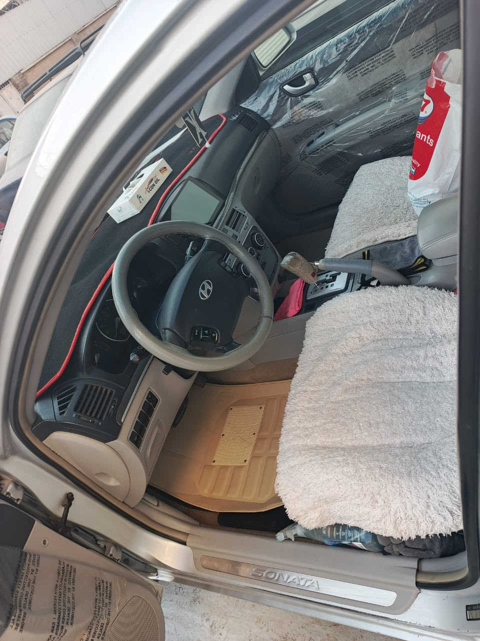 سوناتا ٢٠٠٦وارد امريكي مكينه ٦سلندر خير من الله. بيه راوجز  بس الصبح ثواني ويروح نوبات ميطلع  بيه ٤قطع صبغ ابيع حزام شواصي لغود قماره مكفول بدون اي دواخل صدره نص عمر تخم تاير جديد شادله  باتري جديد  لايت زنون شاشه ايباد كامره خلفيه 
كشناته جدد غرفته كلش حلوه  سعره ٨٥وبيه مجال قليل 
مكان بغداد الوشاش  قرب ساحه القاء *********** ملاحضه البنيد يرادله صبغ مكشر
