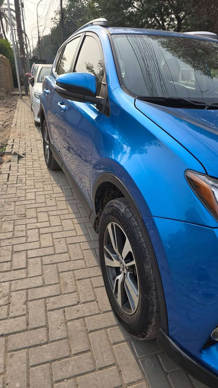 السلام عليكم راف فور موديل XLE   2018
دفع رباعي 
تبريد تدفئة 
شاشه كبيرة 
رادار 
مثبت سرعة
حادث  دعامية وجاملغ  فقط بدون ايرباك 
 بيها طخات بسيطة  
مكان السيارة بغداد 
للاستفسار رقم الهاتف 
***********
سعر 163  بيها مجال الشراي يتصل بغداد, العراق
