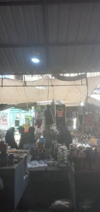 محل للايجار • سوق الكروش • رفوف