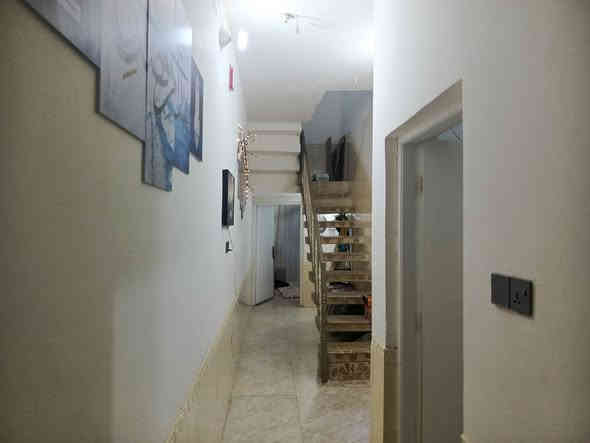 🔹 عرض عقاري مميز – فرصة لا تُعوّض 🔹
بيت سكني بمواصفات ممتازة ومساحة 100 م²
تصميم عملي ومريح.

تفاصيل البناء:
▫️ طابق أرضي
▫️ غرفة نوم
▫️ استقبال واسع
▫️ مطبخ عملي
▫️ حمّامات داخلية وخارجية
▫️ صحيات خارجية
▫️ بناء جيد جدًا وتشطيبات مرتبة

الخدمات:
▫️ موقع مميز على شارع مُبلّط
▫️ كافة الخدمات متوفرة
▫️ يبعد 7 دقائق بالسيارة عن مرقد الإمام الحسين (ع)

السعر:
💰 135 مليون – قابل للتفاوض الجاد

الموقع:
📍 البوبيات – عمود 54

📞 للاستفسار والتواصل:
***********-***********
