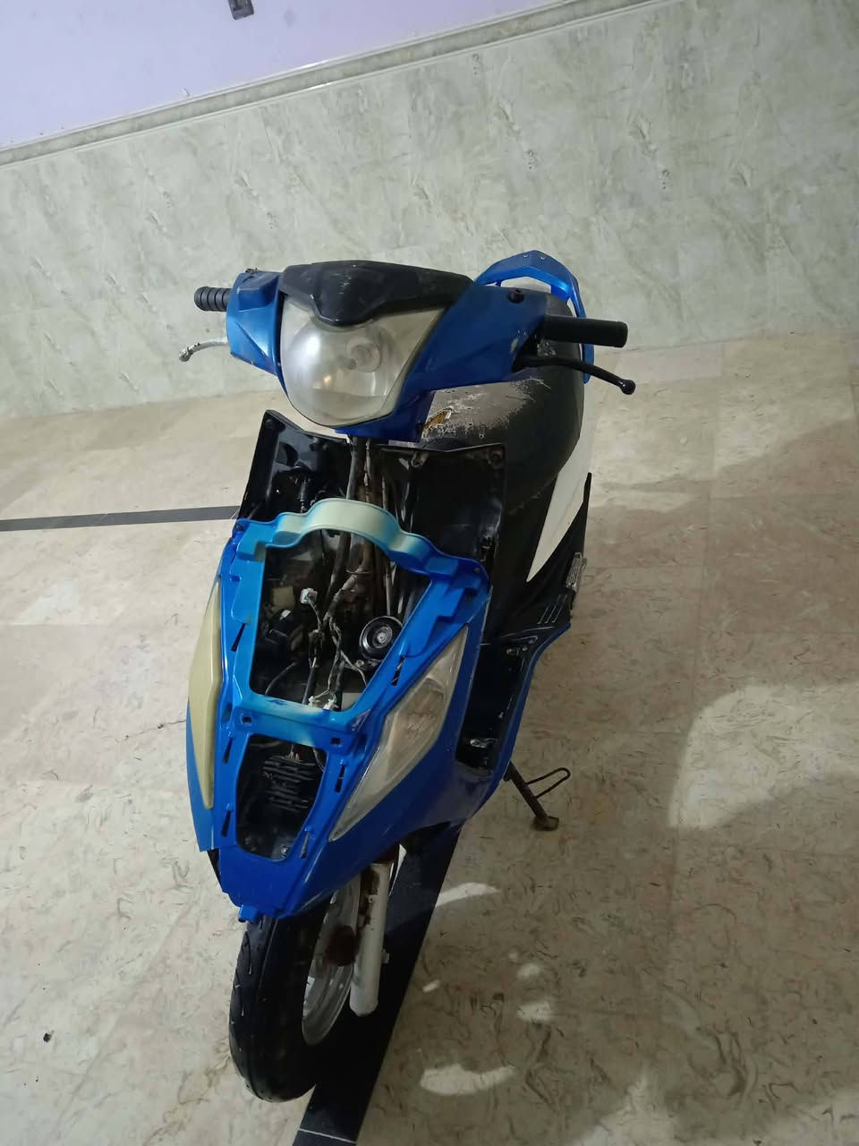 سلام عليكم 
هاوجي رص موديل 21 ب 350 وبي مجال بصيط نقصه بس كفر ل امامي شغل و محرك ناعم و نشط او مراوس بموبايل ايفون حسب ل قناعه عنوان خمسه كيلو


**إذا كنت صاحب هذا الإعلان وتريد حذفه لأي سبب، رجاءا أرسل رسالة إلى الدعم الفني**