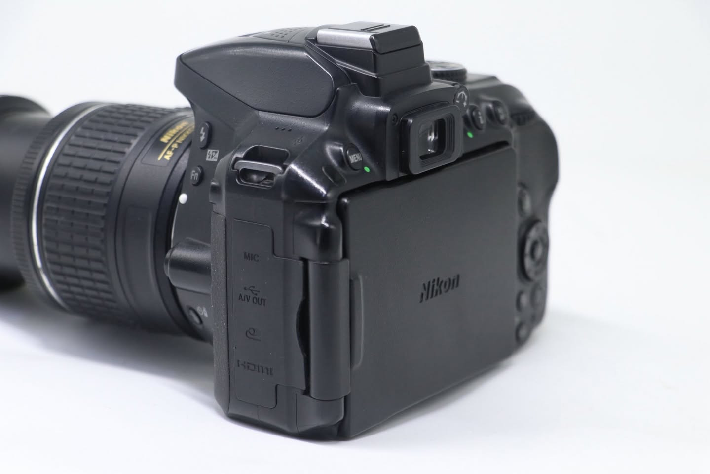 كأمره نيكون    (💣 ✨5300D 📸💣) نضافه 99/100 كامل ملحقات
شاشه قلابه 360 درجه📸
1- رام 32✅
2- حقيبه✅
3- حزام كتف✅
4- شاحنه اصليه ✅
5 بطاريه اصليه ✅ 
6- كيبل نقل صور ✅
يوجد توصيل كل العراق 🚚 السعر (⬅️385➡️) 
 ***********
