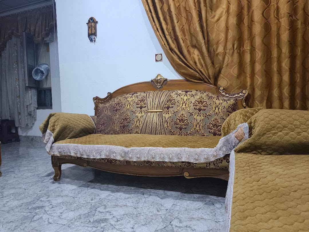 طخم للبيع مع الوجه والبردات ب300الموصل ايسر 
التواصل ***********
