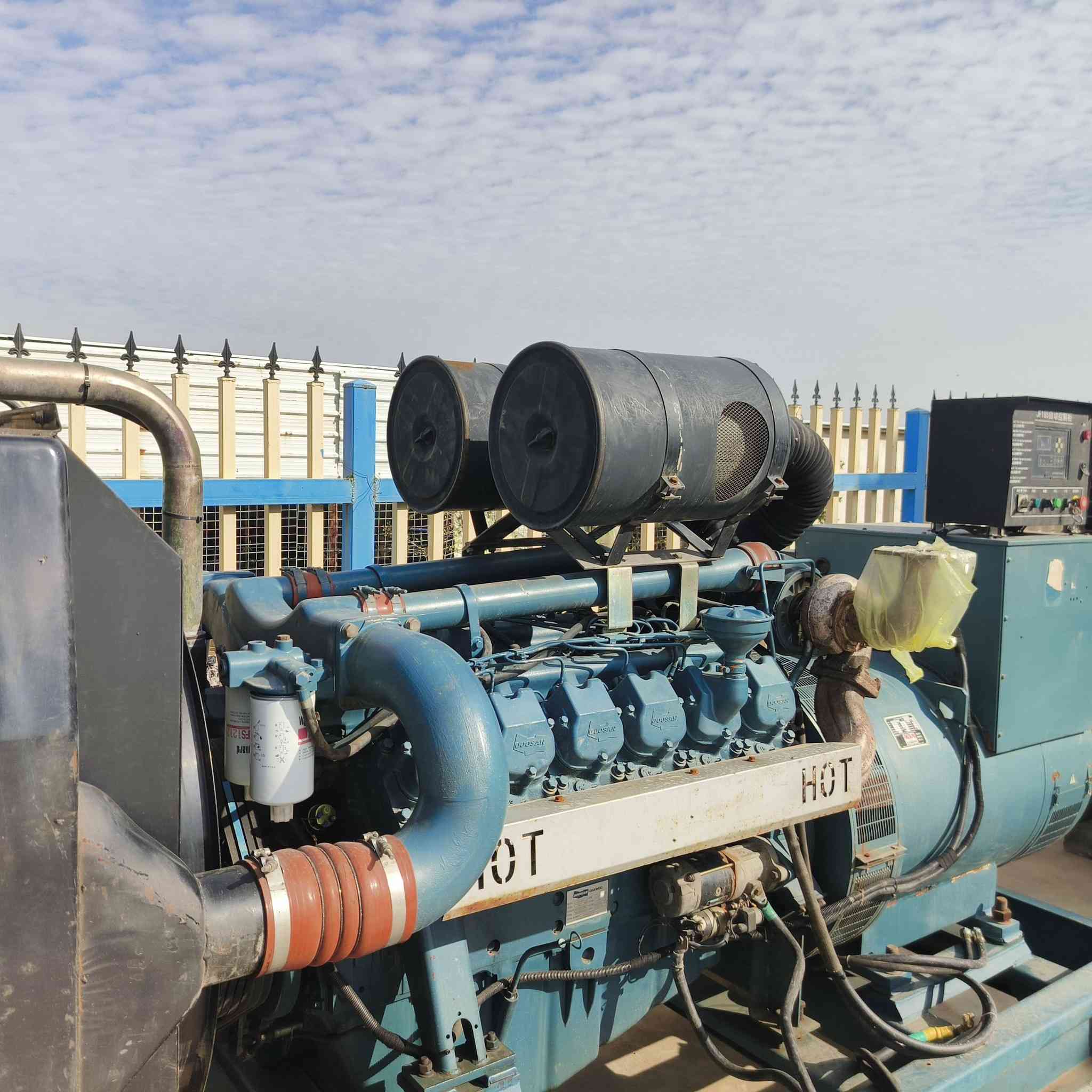 سلام عليكم
دوزان ١٢ سلندر جديده مامشتغله بل العراق 
650kva 
راديتر كبيره نحاس ونضيفه جدا 
مشتغله 320 ساعه فقط 
ضمان لاتبخير ولاتنقيص 
السعر 245$
العنوان بغداد الراشديه قرب مطعم سامان رقم هاتف 
***********
