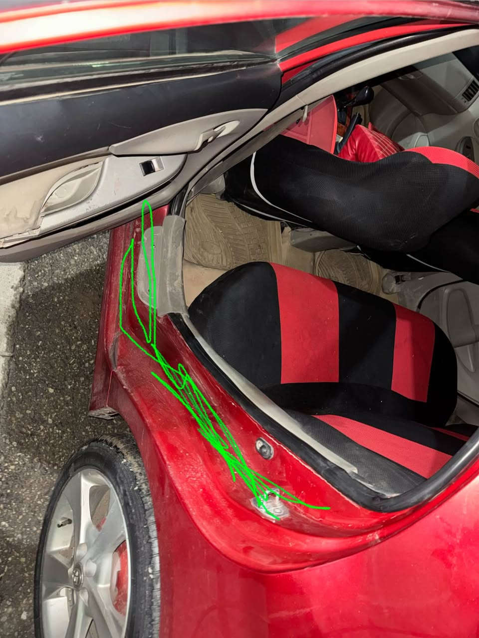 كرولا 2013 امريكي محرك 1.8 
گير محرك بشرط  رقم سنوي جديد
تحويل وكاله بشرط تايرات ويل كب كله جديد
بيها اربع قطع سونار موجود 
جاملخ خلفي مبدل + بابين صبخ+ جاملخ امامي  
سعر 98$ 
مكاني دهوك 
رقم موبايل*********** زاخو, دهوك
