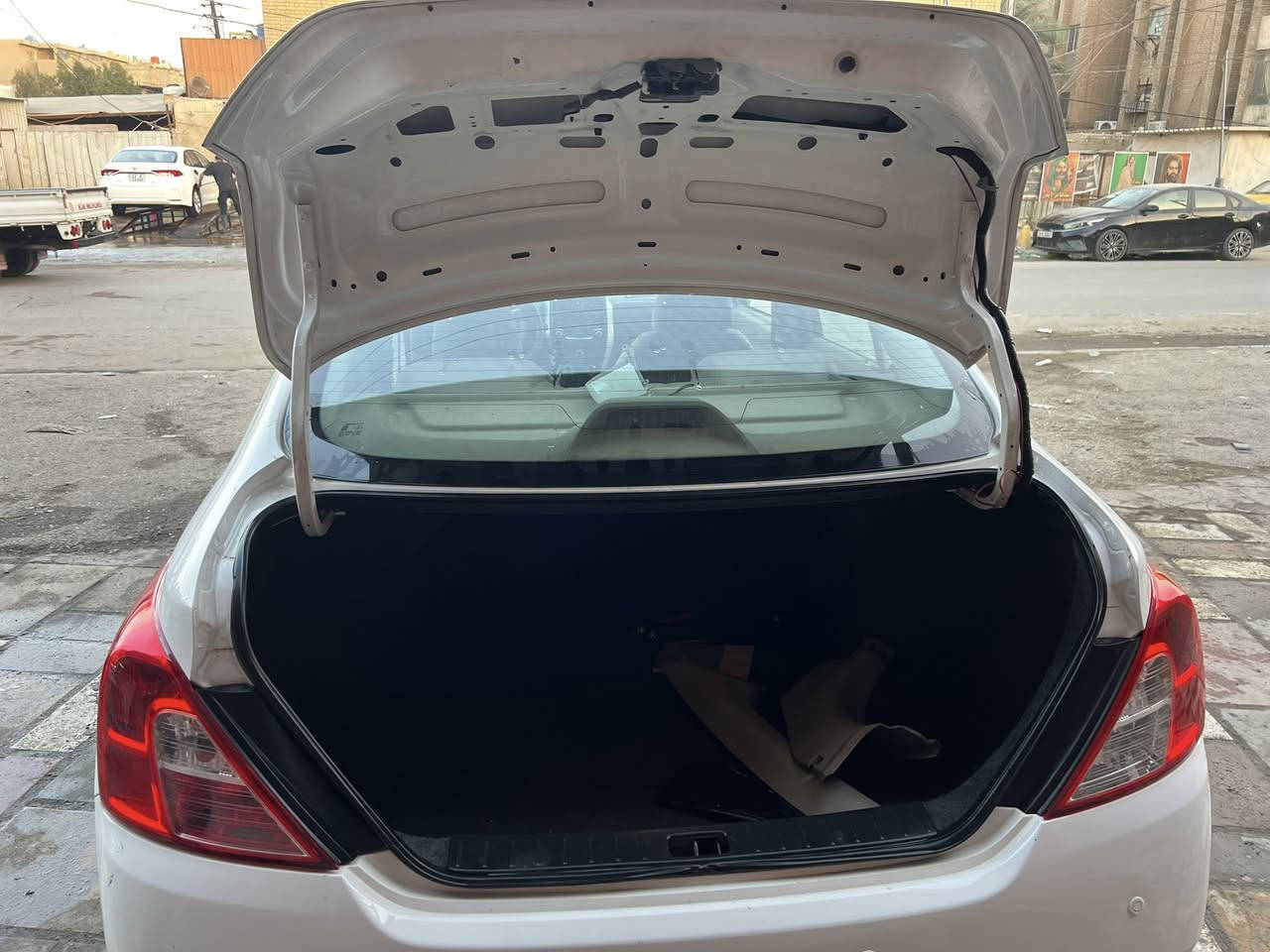 السلام عليكم
اخوان للبيع 
نيسان سني هندي
رقم بغداد دولي
ابيع عله الوضع
تحويل مباشر 
السياره شغاله وتمشي
مكان السياره بغداد المشتل 
***********
