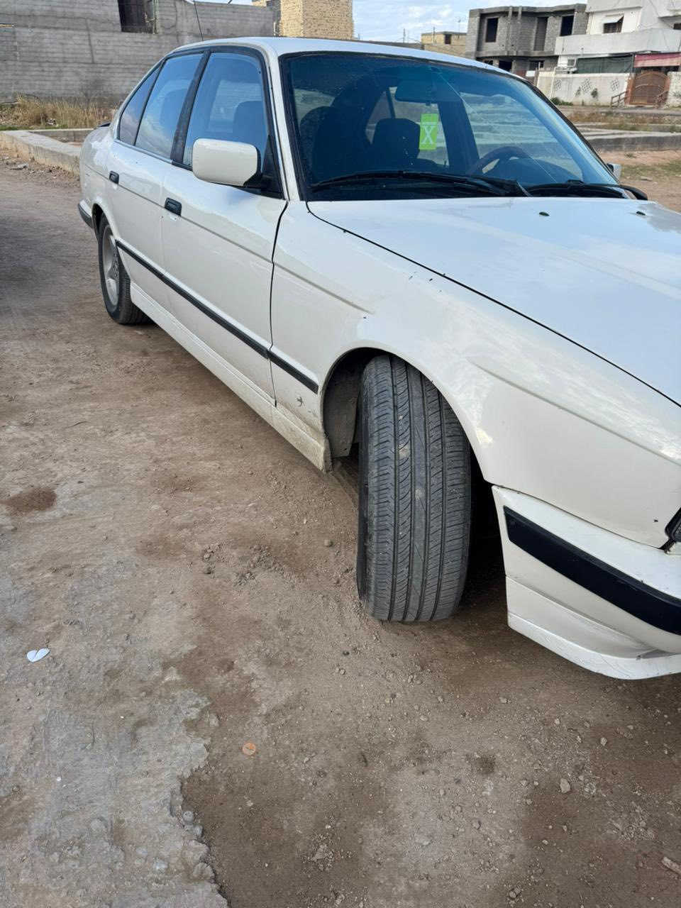 سلام عليكم بي ام ٥٢٥ اصل مكينه مسكر كير اوتو تبريد حداديه تخم تاير باتري جديد  بيه طخه بل جاملغ المامي خفيفه دبل أرباك بدل جكمجه فتحه سكتين بيع او مراوس تصال ***********
