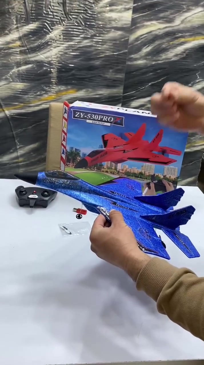 ✈️🚀 لعشاق الحماس والطيران المنعش! طيارة الفوم الذكية ZY-530PRO وصلت!
مو مجرد لعبة.. هذي طيارة حقيقية مصممة من فوم مرن وقوي مقاوم للصدمات وغير قابل للكسر، يعني طيرها وأنت مرتاح!
​✨ ليش هذي الطيارة هي الأفضل؟
​مدى طيران مرعب: ترتفع عمودياً حتى 300 متر، وتطير أفقياً لمسافة 200 متر!
​تحكم راديو قوي 2.4 جيجا هرتز لاستجابة سريعة وبدون تداخل.
​محركات ثنائية قوية جداً تعطيك ثبات عالي بالجو.
​أضواء LED مميزة ونشرة ضوئية خرافية للطيران الليلي.
​هبوط سلس: تأتي مع 3 عجلات (تشروخ) لتسهيل الإقلاع والهبوط من أي مكان.
​بطارية ليثيوم قابلة للشحن تطيرك لحد 15 دقيقة متواصلة مع شاحن USB سريع.
​ملحقات إضافية: يجي وياها ريش (مراوح) إضافية عدد 2.
​🎨 متوفرة بـ 4 ألوان مميزة تناسب ذوقك!
​🔥 العرض الأقوى من المحترف للتقنية:
💰 السعر: 35,000 دينار فقط (والتوصيل مجااااني لكافة المحافظات العرقية!)
⚠️ ​ الكمية محدودة جداً بسبب الطلب العالي عليها هالأيام!
​للحجز والطلب، راسلنا الآن على الخاص 
​#المحترف_للتقنية #ElectroGear #العراق #البصرة #العاب_ذكية #طيارة_ريموت #تيك_توك_العراق #تجارة_الكترونية #تسوق_اونلاين #هدايا_شباب #Basra #Iraq


**إذا كنت صاحب هذا الإعلان وتريد حذفه لأي سبب، رجاءا أرسل رسالة إلى الدعم الفني**