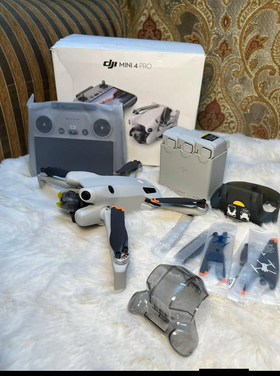 سلام عليكم درون DJI مني فور كمبل موجوده كبس بيدي فتحتها ما طايره ابد الي يريدها يجي واتساب ***********
