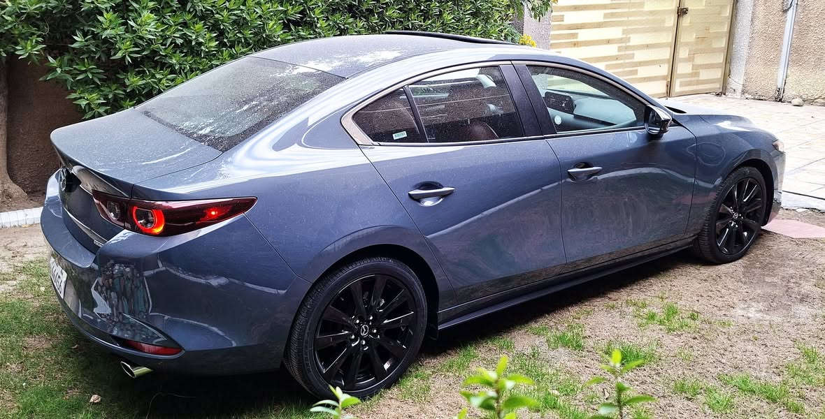 ‏ MAZDA 3 ( SKYACTIV G ) 
          ( AWD ) -  2024
        CARBON EDITION 
مكينة 2500  تنفس طبيعي المرغوب 
تقريرها  (مياه) بسيط 
والسيارة شغالة من امريكا
بدون ضرر ومكفولة عام وعلى وضعية الوكالة
جديدة وبحالة الزيرو
المواصفات فول ١/١
مرقم بغداد / حرة السيارة ودخول جديد
لون سموك الجديد
بصمة
سلايد روف 
ماوس تحكم شاشة يم الكير
عدادات ديجيتال
سستم سماعات 
خاصية القفل التلقائي
مري قلابة ع بك 
اشاير بالمري 
رادار محيطي 
نقطه عمياء
رادار تحديد مسار
رادار خلفي اوتو بريك
رادار امامي 
شاحن موبايل وايرلس
كامرة خلفية دوارة
هاند بريك بصمة
اوتو هولد بريك
حساس اجتياز
وضعيه قيادة ((سبورت))  
دبل اكزوز ((اكتف))
كشنات جلد لون ماروني مميز بلادي
كشنات كهرباء
كشنات تدفئه
تحكم كامل بالستيرن
تبريد شاشة لمس منفصل للسائق والراكب 
الإضاءة الداخلية لد زنون
لايت امامي زنون مع لد نهاري
بك لايت لد
ويل بلاك حجم 18 اسود
السعر /  185$
                                     بغداد/الرصافة 
***********

