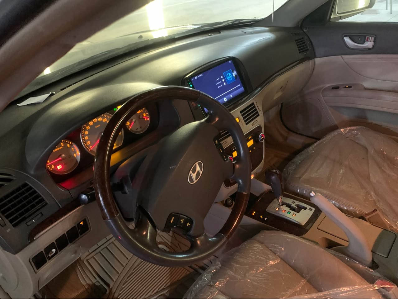 ***********
 هؤنداي سؤناتا ي  لؤك لؤك شوختو چالي نيه 
 سياره كه براوه ي دوبه يه 
 سياره كه زؤر  پاكه  له و موديله سياره له وه جوان تري نيه 
 موديل 2007 ناو زه ردي فول مواسه فات به س سلايتي 
نيه 
 ناوي لؤكه كوشن جلد
 سياره كه براوه يه سه نه ويو ره قه مي جنوبي   بؤ كراوه 
 ٤ تايه و ويلي لؤكي  له ژيره 
 به س ماشا الله ي دويت 
سياره كه له رانيه يه 
نرخي 58 گه لاو كه ميك مجال
 *********** ڤايبه رو واتسابي له سه ره رانية, السليمانية
