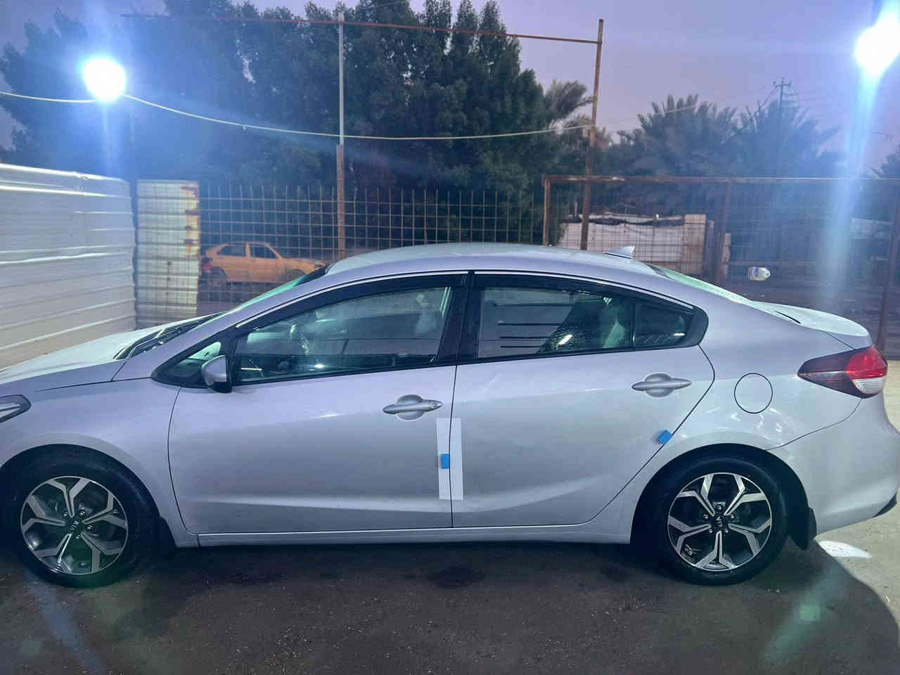 السلام عليكم كيافورتي 2017سيارة جاهزة كيرمحرك تبريد صدر تخم تاير سيارة جاهزة مناقصهه برغي شغل واطلع وين ميعجبك بيهه صبغ جاملغ امامي نصه وبنيد نصه وقبق جنطه حادثهه من امريكا السعر108للتصال***********و***********منضومه زنون اصليه شارع نهار. وراد كندي حادثهه من امريكا قبق جنطه فقط بغداد, العراق
