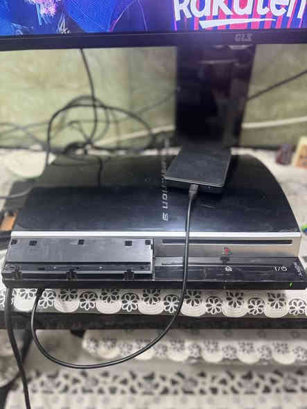 سلام عليكم
 بلي 3 للبيع الجهاز نضيف ويا 4جوستكات ويا هارد خارجي بي  20لعبه البلي بي مشكله اذا ستمريت بل لعب لفتره طويله يفصل امرار السعر 65 وبي مجال للشراي رقمي *********** مكاني نجف شارع المدينه قرب مصرف بابل
