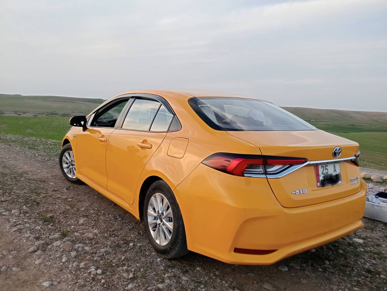 كورلا هيبرد  موديل 2024 ماشيه 71 ألف بيها كوبون بنزين سعر 170 بيها مجال رقم موبايلي ***********
