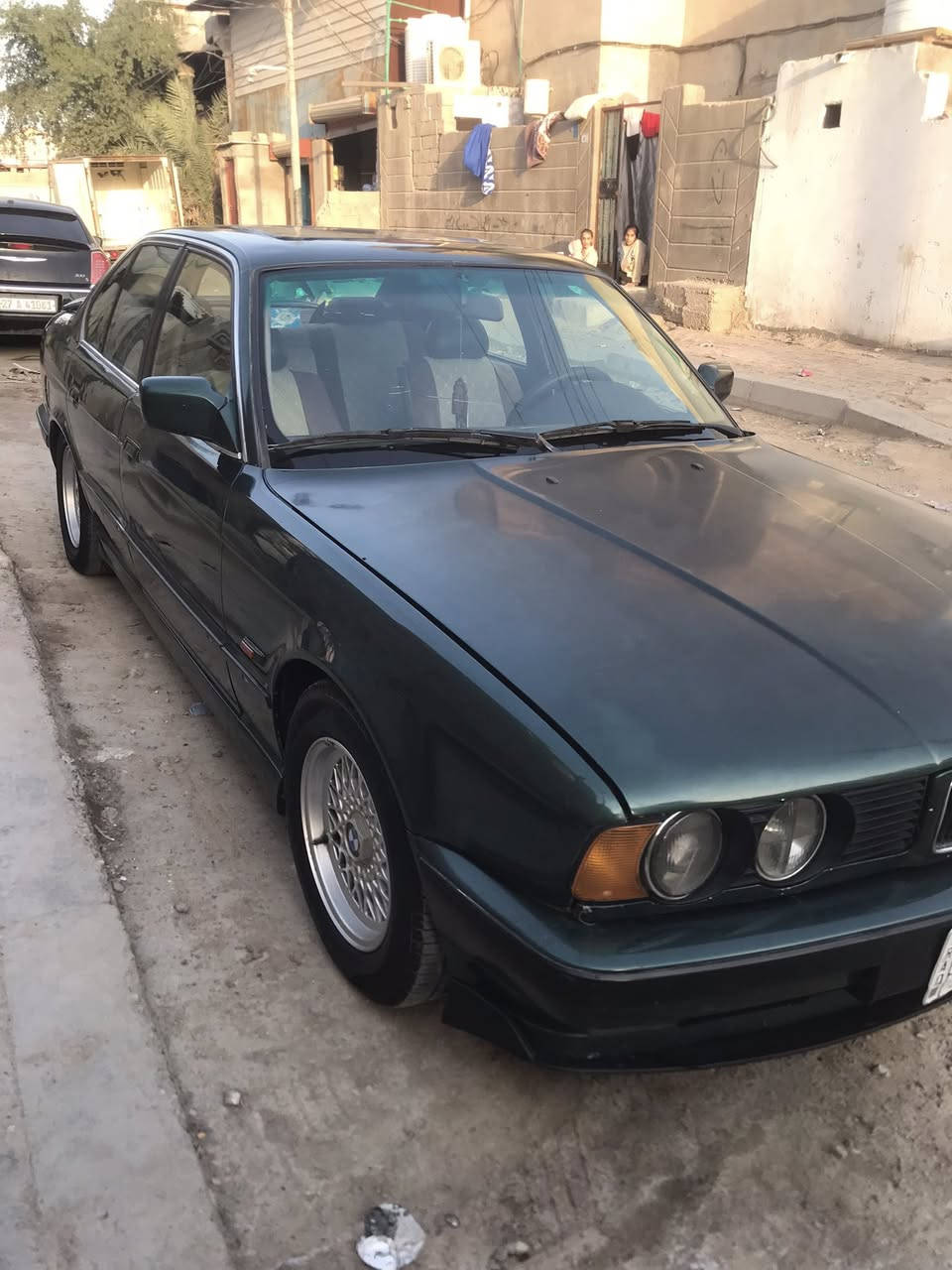 السلام عليكم بي ام 525 محرك مسكر موديل 90 ويل خليه 
رقم انبار شرط التحويل صبغ جماليه مكان السيارة البصرة للاتصال ***********
