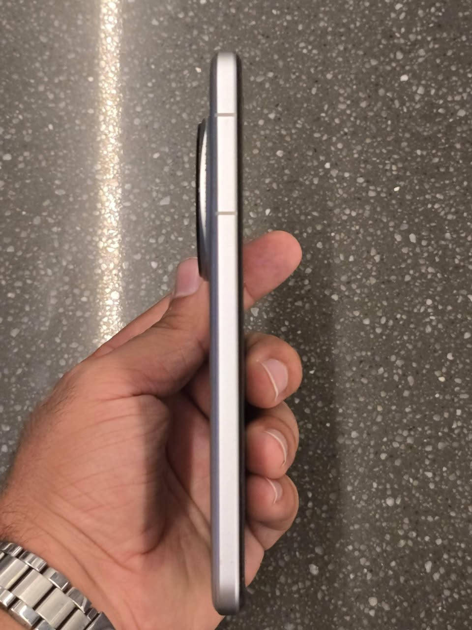 📱  Honor Magic 7 Pro 👑
السلام عليكم شباب، متوفر عندي العملاق الصيني اونر ماجيك 7 برو (Honor Magic 7 Pro) بحالة ممتازة جداً

المواصفات:
◽ اللون: أبيض ملكي مميز ✨
💾 الذاكرة الداخلية: 512 جيجابايت
⚡ الرام (العشوائية): 12 جيجابايت
🔋 النظافة: الجهاز قمة في النظافة (أخو الجديد) وجاهز للاستخدام.

🔄 رغبة في المراوس:

الأفضلية للمراوس راس براس مع عملاق سامسونج:
🤖 Samsung Galaxy S24 Ultra (بشرط النظافة والذاكرة المتقاربة).

📌 الموقع: بغداد 📍

📞 للتواصل والاستفسار:  *********** التواصل خاص
