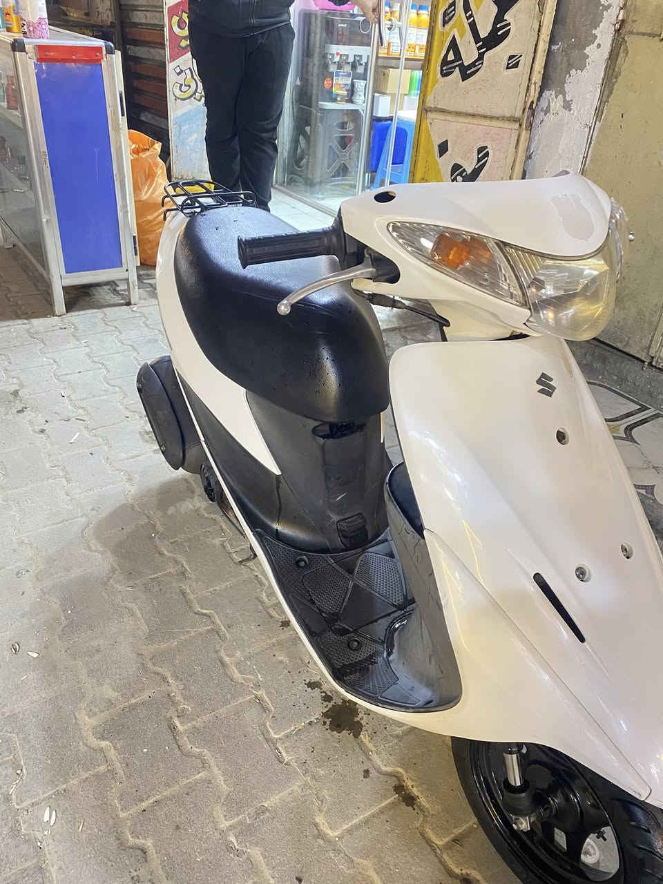 اللهم صل على محمد وال محمد
دراجة سازوكي أدرس وحديثة تمشي 60 

دراجة قوية وحديثة 

 سعرها 800 

وهذا رقمي***********
