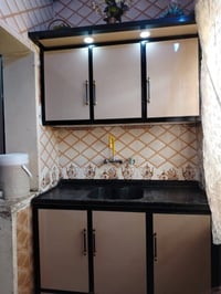 كاونتر للبيع 4 أمتار وربع وينك متر ونص 07503570941