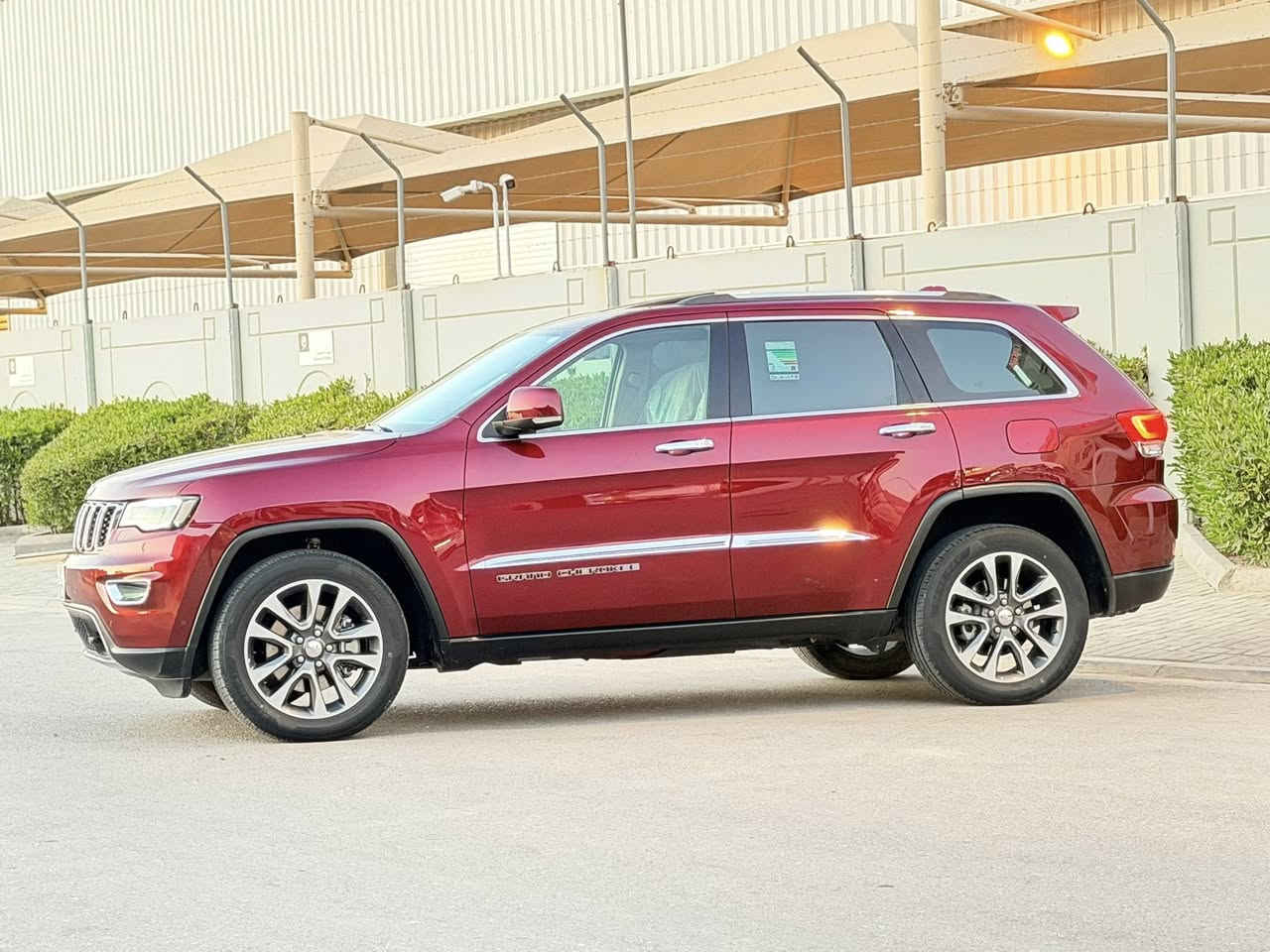 السلام عليكم
جيب شيروكي 2018 لمتد وارد خليجي كفالة عامة رقم بغداد الجديد بأسمي محرك 3600
فور ويل ماشيه 116km مواصفات لمتد
كشنات جلد خزن ميموري بانوراما هيتر بالمري رادار خلفي حساس خلفي حساس امامي تشغيل عن بعد شاشة كار بلي الصندوق كهربائي بروجكتر بالدعاميه 
السياره جاهزه من كلشي المكان: البصرة
***********
***********
