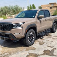 نيسان فونتيرة موديل ٢٠٢٣ لون مميز خاكي  حادثها بنيد صبغ وباب البدي بي ...