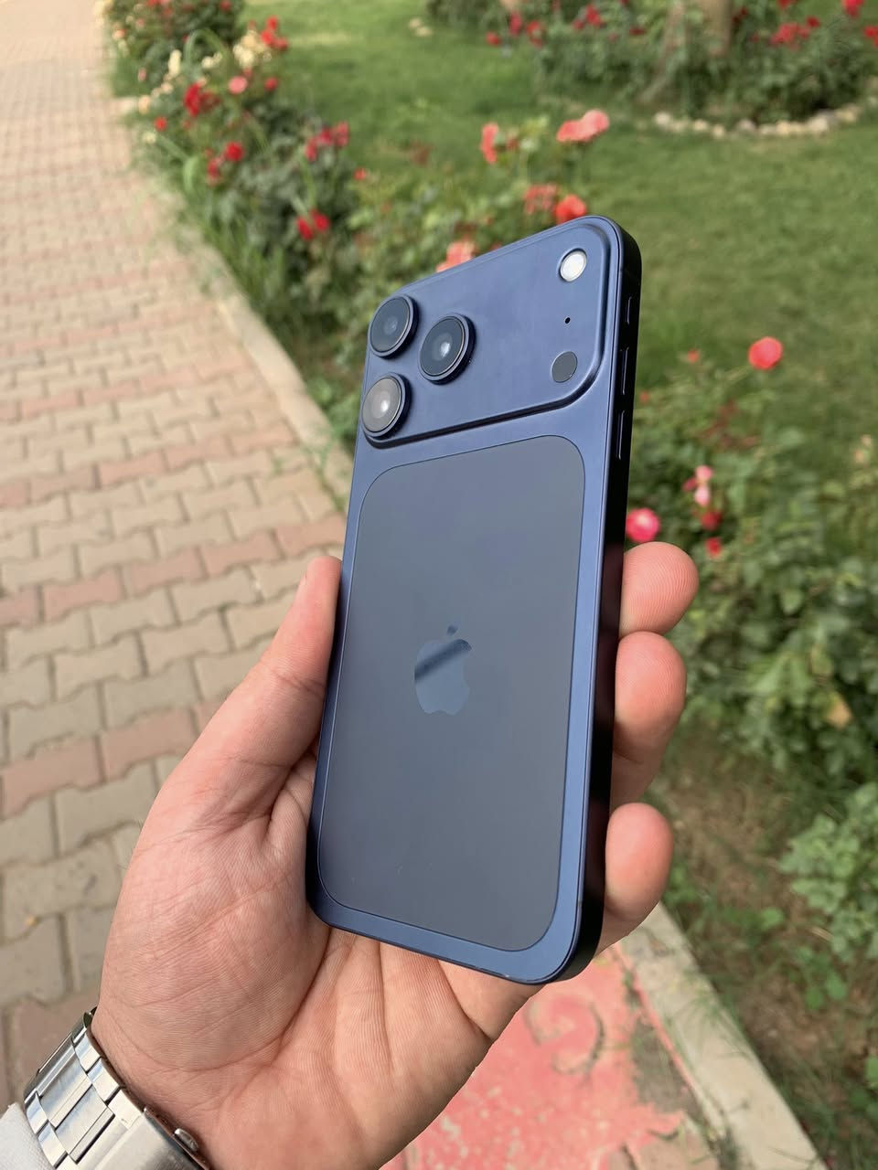 سلام عليكم ايفون XR محور 17 برو لون نيلي جهاز جديد لوك ذاكره 64 بطاريه 82% جهاز كلش حلو  رايده 225 متوفر توصيل جميع المحافضات يوصلك لي باب البيت ***********

