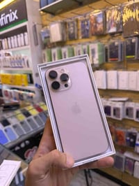 عرض اليوم 16 برو ماكس 256 ماستر  بطاريته 100. نظافته 100 ملحقاته كامله...