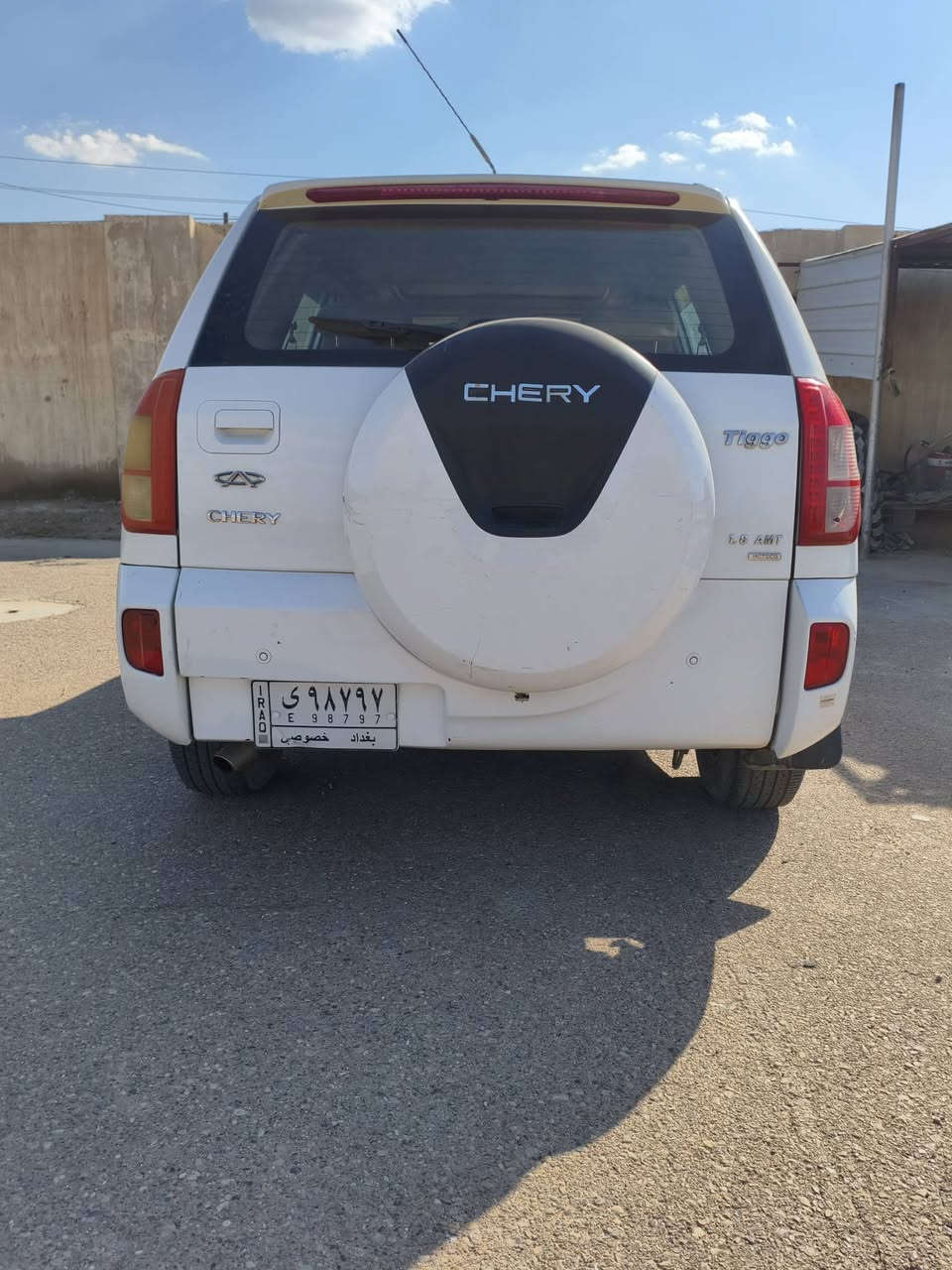 السلام عليكم من رخصة الادمنية المحترمين 
للبيع شيري تيكو ٢٠١٣ بغداد ماشية ١٥٠ الف كم جاهزه مابيها حادث تبريد شغال راديترات جدد كهربائيات شغالة تخم تاير بيها قطعتين صغيره بارد بدون صبغ و معجون شرط تحويل كير كهربائي جيد جدا ومكينه نظيفة السعر    ٥٣ $ وبيها مجال قليل للاستفسار *********** / *********** مكان بغداد واسف للاطاله
