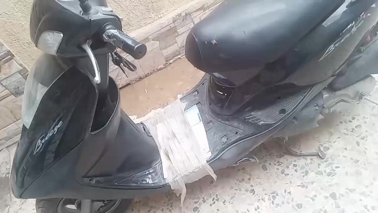 دراجه بريز للبيع كابريتر دراجه خير من الله كفاله نضيفه بيهة شوي نقوصات
مكينه نضيفه ناعمه 
كفرات بلاديه غراضها بلادية حلوة 
يرادلهة تنضيف كابريتر وحوض مال بانزين لان يتوسخ من بانزين الشارع وفلتر شوته 
اوراقها نكره وحده بس خربطه بالمعدل بسبب الذكرتهن 
سعر 500 ومجالها حك الجيه مكان البلديات 
مكلف بالنشر تواصلو على هذا الرقم 
***********
واتساب فقط
